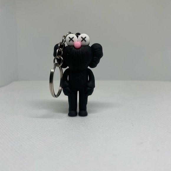 Kaws Keychains - Picture 2 of 9